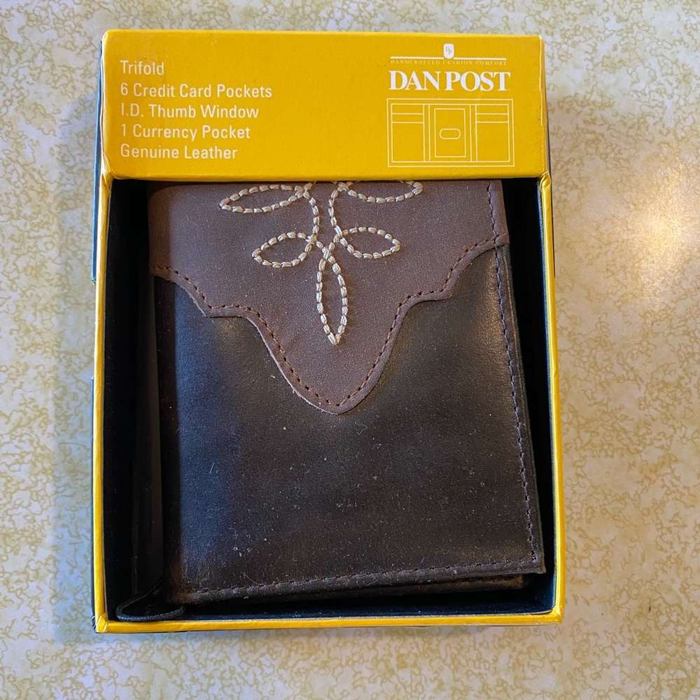 NEW Dan Post leather trifold wallet
